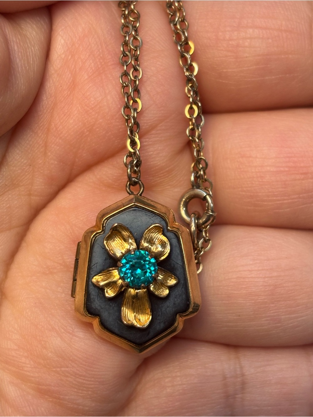 Vintage 12K Gold Filled Floral Locket Necklace 20” Woman’s Jewelry